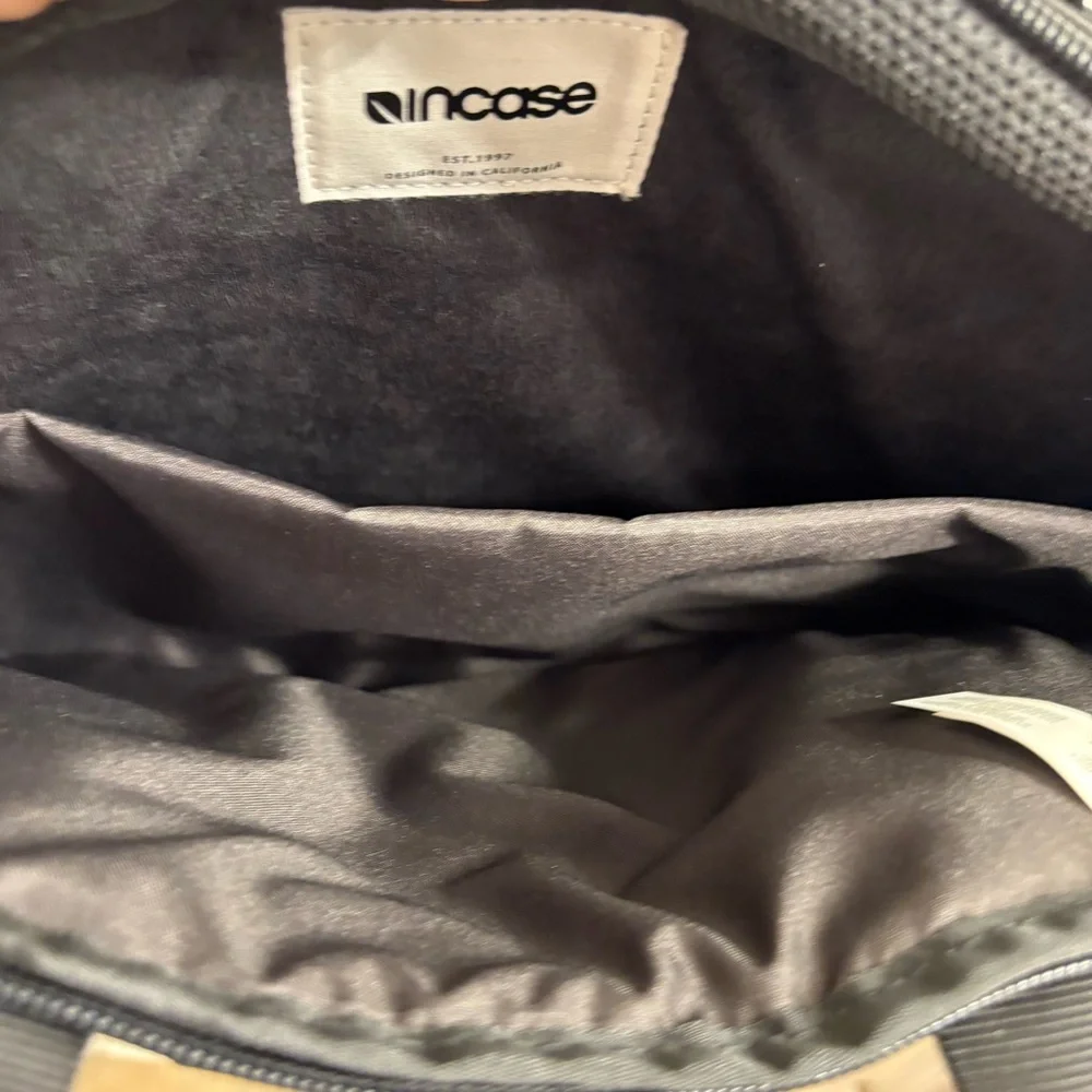 NWOT Incase Charcoal City Brief 13 Inch Laptop Bag